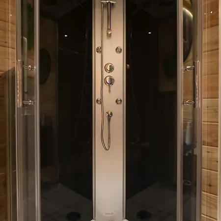 Glamp Mala Laka Jacuzzi & Sauna Luxury tent *