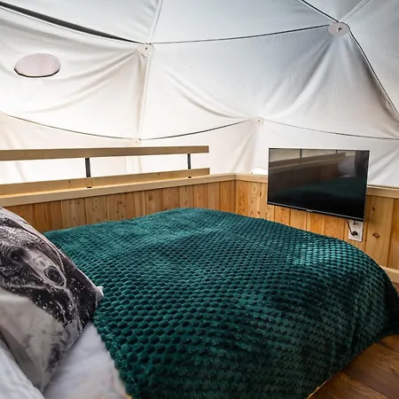 Glamp Mala Laka Jacuzzi & Sauna *