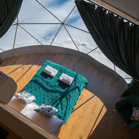 Glamp Mala Laka Jacuzzi & Sauna Luxury tent